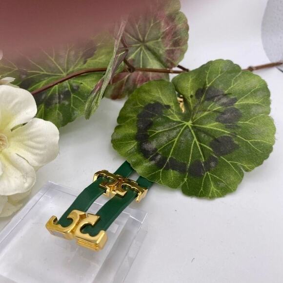 New Tory Burch Gold T Green Leather Magnetic Bracelet, Comes With Dust Bag - Picture 9 of 10